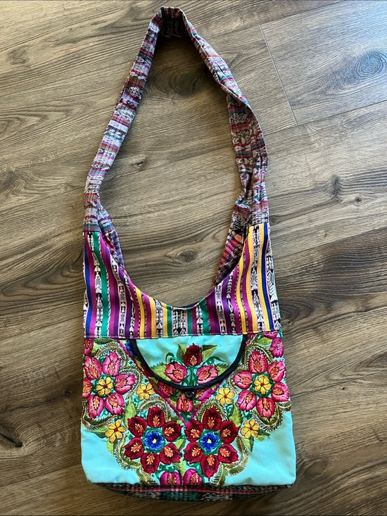 No Brand Handbags - Hand-Embroidered Floral Multicolor Shoulder Bag - Turquoise Accent